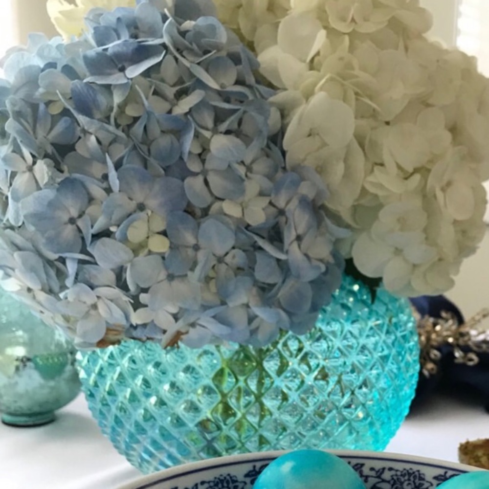 🔺EUC Round Glass Turquoise Vase